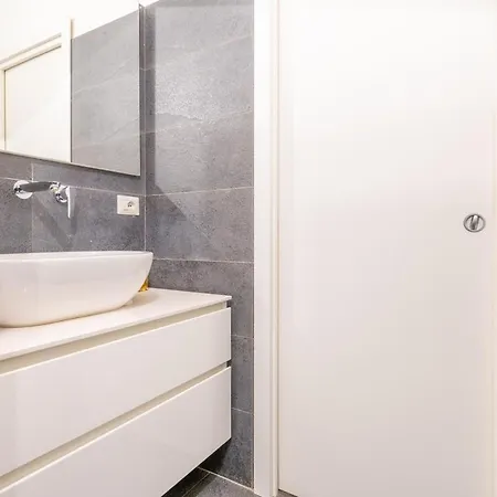 Elegant And Spacious 2bdr, 5 Min Station * Mediolan