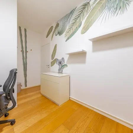 Elegant And Spacious 2bdr, 5 Min Station Apartament Mediolan
